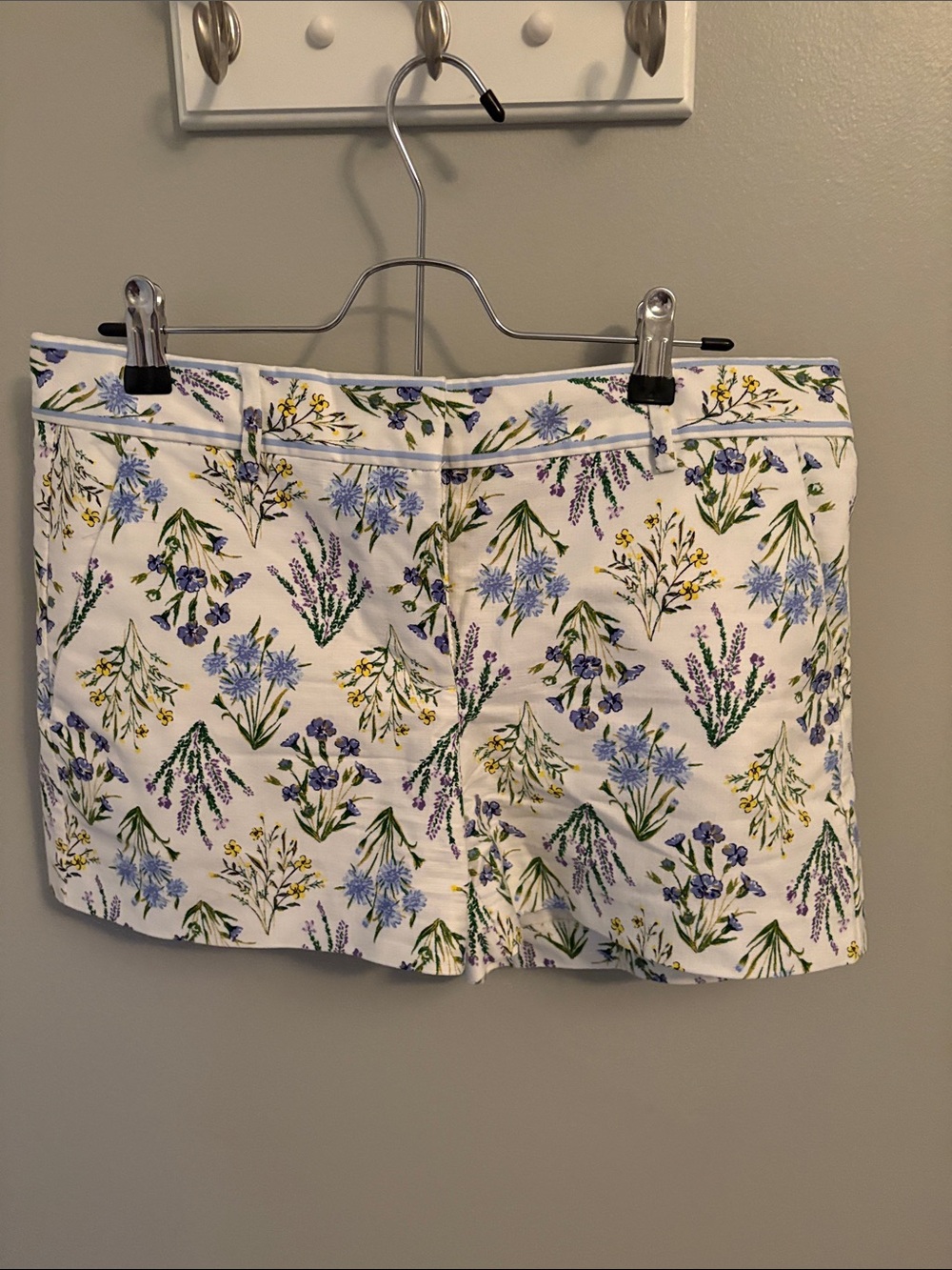 LOFT White Floral High-Rise Women's Shorts with Blue & Green Accents